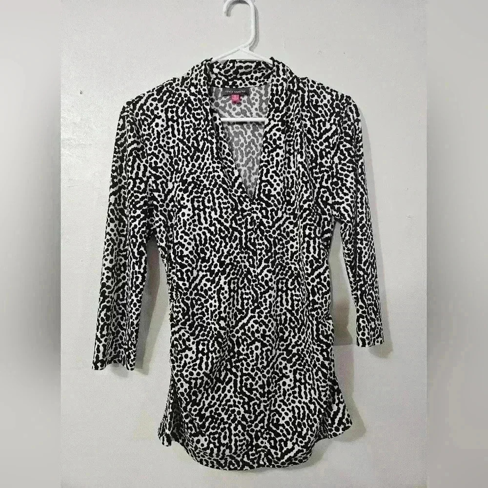 EUC! Vince Camuto black and white long sleeve blouse!